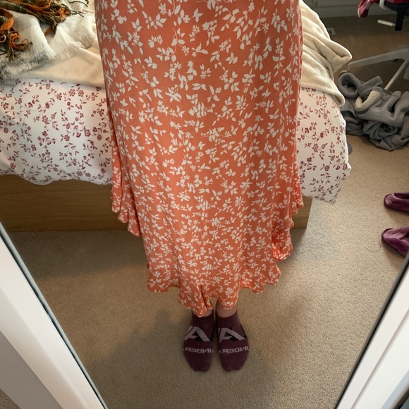 KIVARI coral and white dress - Picture 8 of 10